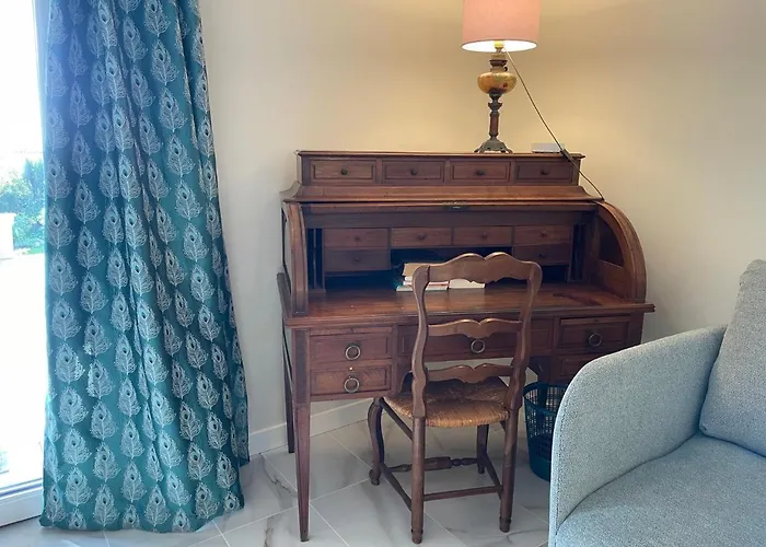 Rez-De-Chaussee Dans Grand Jardin Provencal, A La Villa Tatiana