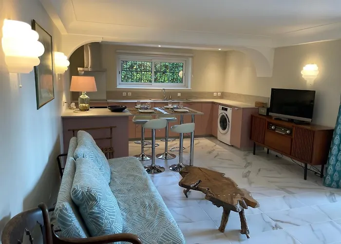 Rez-De-Chaussee Dans Grand Jardin Provencal, A La Villa Tatiana